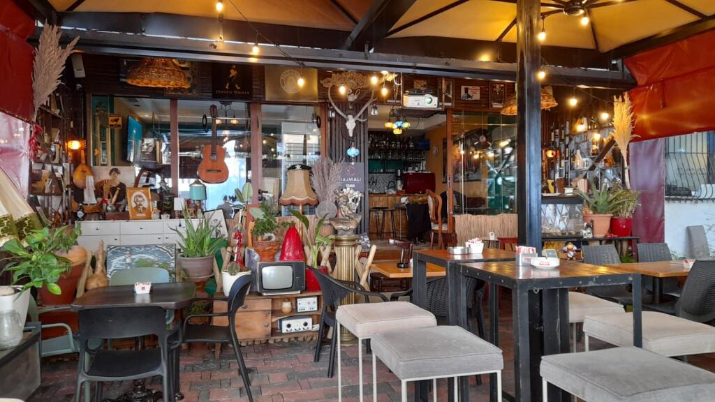 Bar-Kafe për qira te Ish-Ekspozita.