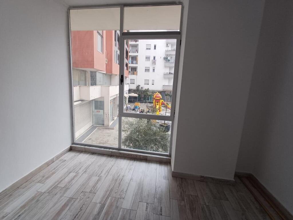 Okazion!!!! Shiten 3 apartamente ne Astir (2 apartamente 1+1 dhe nje apartament 2+1) + post parkimi 30 m2