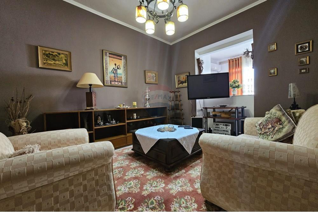 2+1 apartment for rent on Elbasan Street!