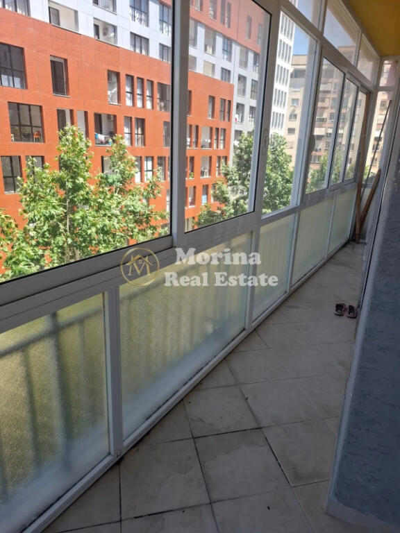Qera Apartament 2+1, Astir