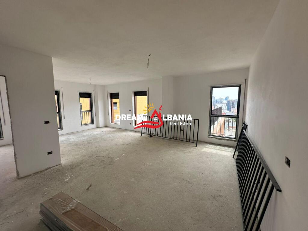 Shitet apartament 3+1+2+verande ne Rr.Qemal Stafa, prane Shkolles se Kuqe, Tirane (ID 4131427)