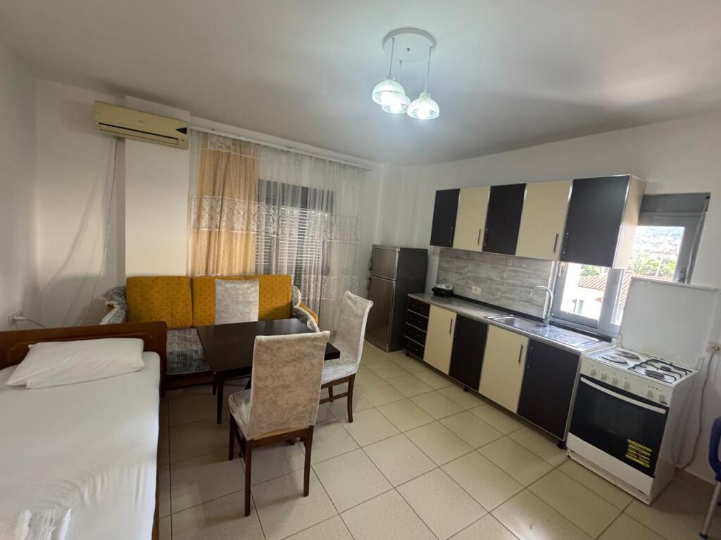 I rent a 1+1 apartment daily in Himare