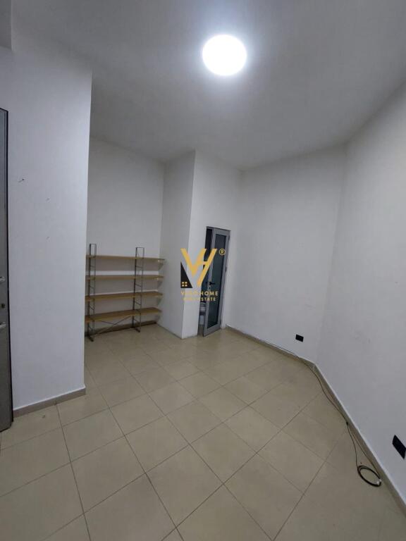 FOR SALE SHOP 21.5 M2 IN CENTER, RR.BARDHOK BIBA