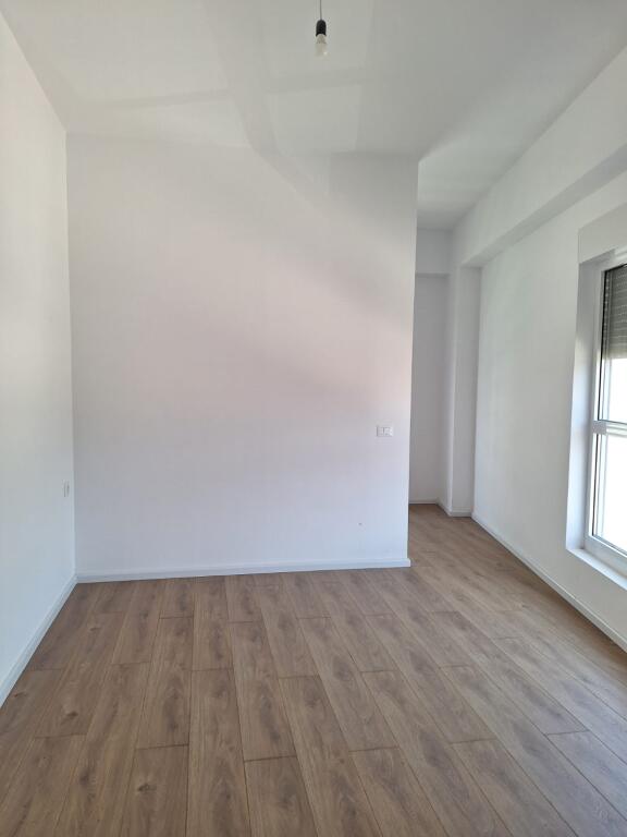 2+1 APARTMENT FOR RENT PARTIALLY FURNISHED (Kaimi Complex, Ali Demi, Tirana) NO COMMISSION