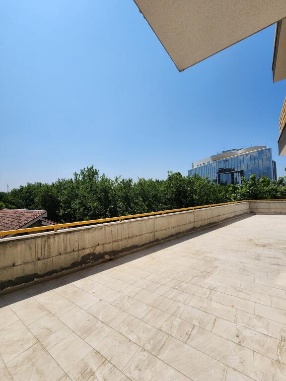 🔵 FOR SALE: Commercial Space 475.27 m² (E88 Complex - Kupola) 📍Main Road – Dritan Hoxha Street, 1st Floor, Glass Façade, CORNER UNIT – Height: 3.8 m 💰PRICE: €1,200,000 (Non-Negotiable)