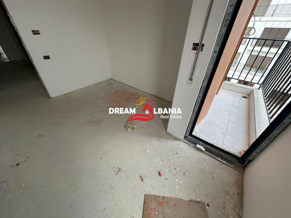 Shitet apartament 3+1+2+verande ne Rr.Qemal Stafa, prane Shkolles se Kuqe, Tirane (ID 4131427)