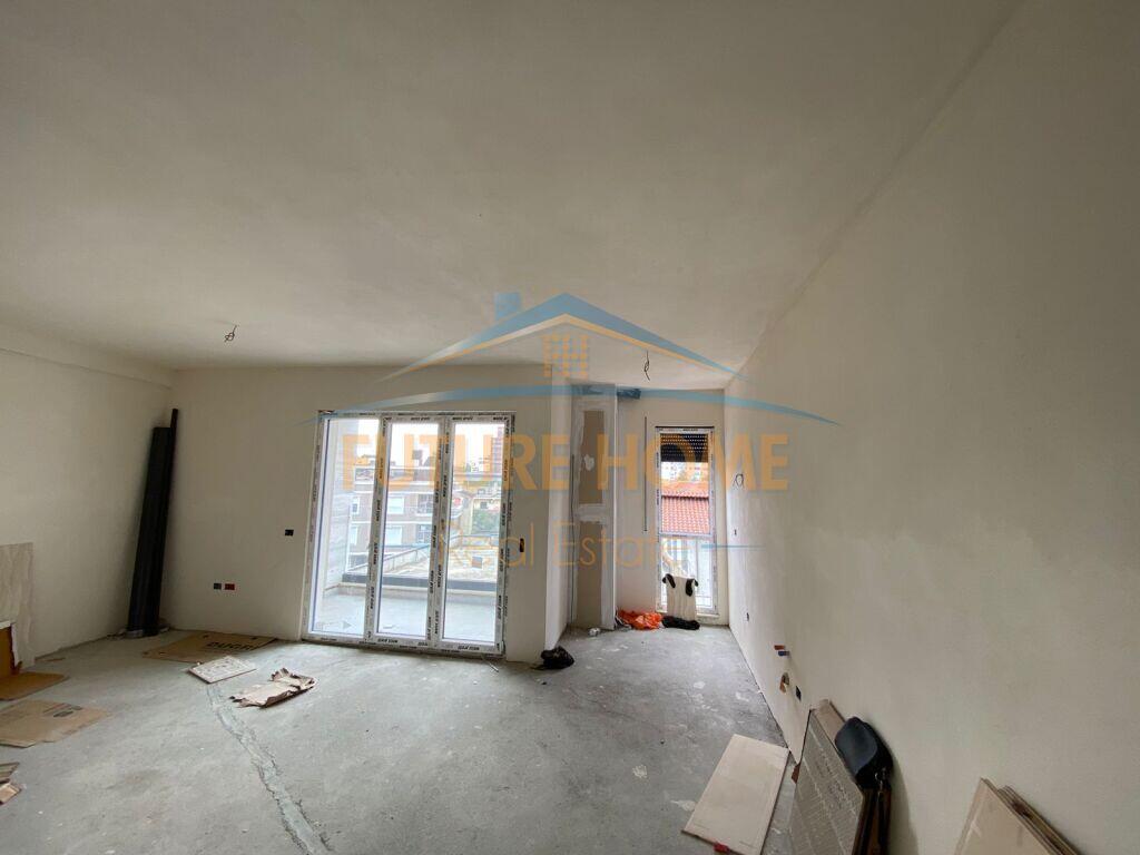 Shitet, Apartament 2+1+2, Rruga Jordan Misja, Tirane