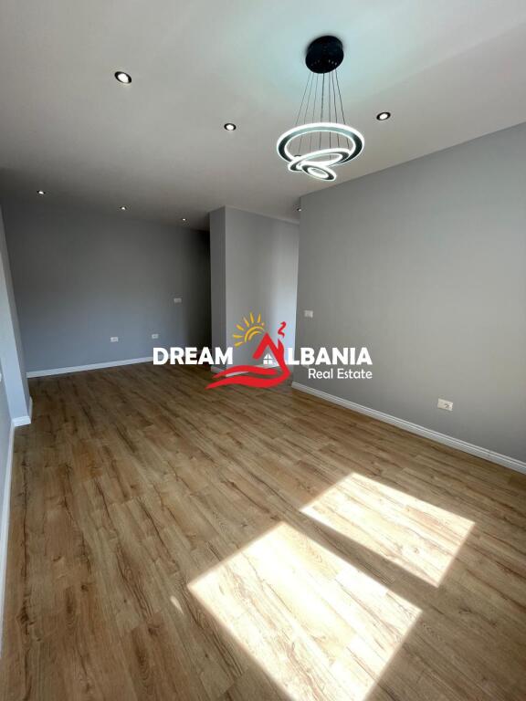 Appartamento 1+1 in vendita a 5 Maji vicino alla scuola "Tirana Jone" a Tirana (ID 41111085)