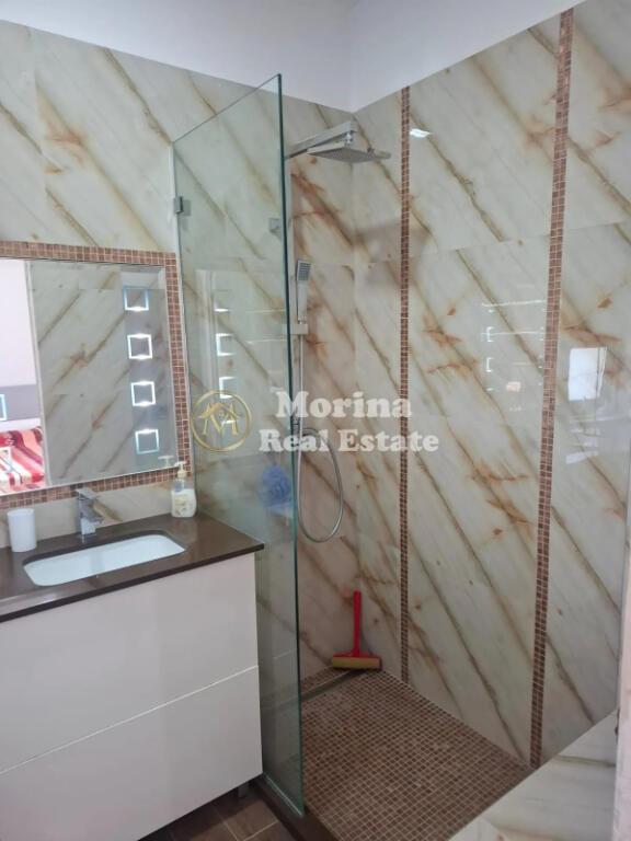 Qera Apartament 2+1, Astir