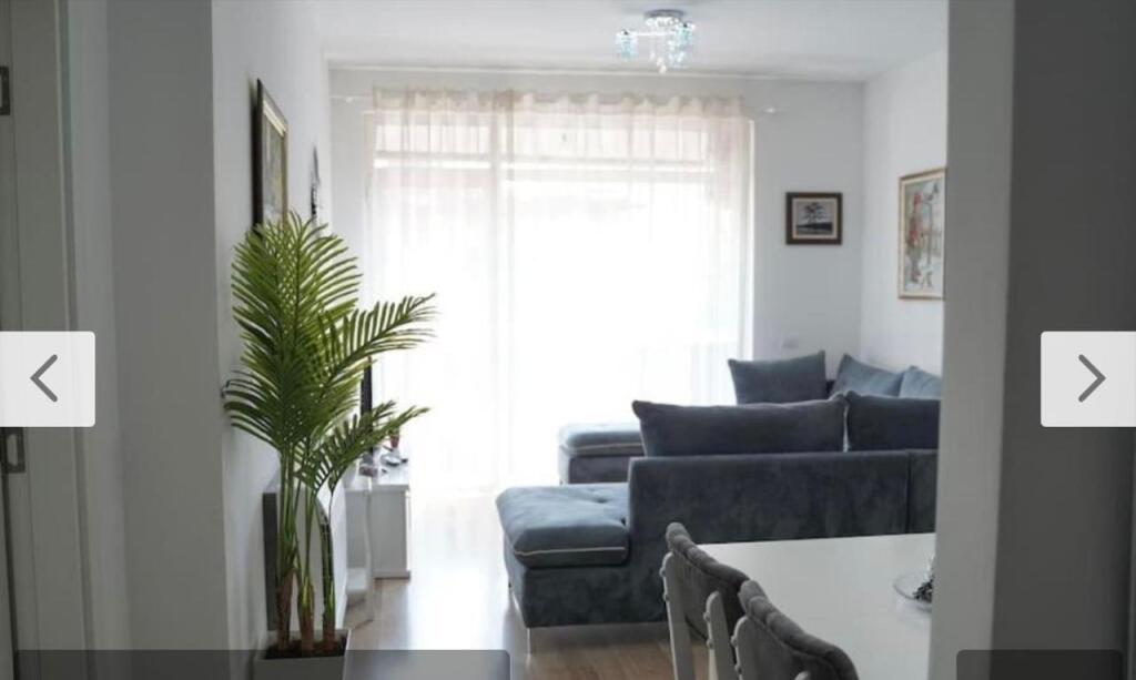 Një apartament 1+1 jepet me qera përballë Toptanit.