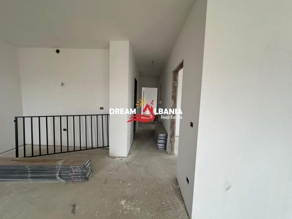 Shitet apartament 3+1+2+verande ne Rr.Qemal Stafa, prane Shkolles se Kuqe, Tirane (ID 4131427)