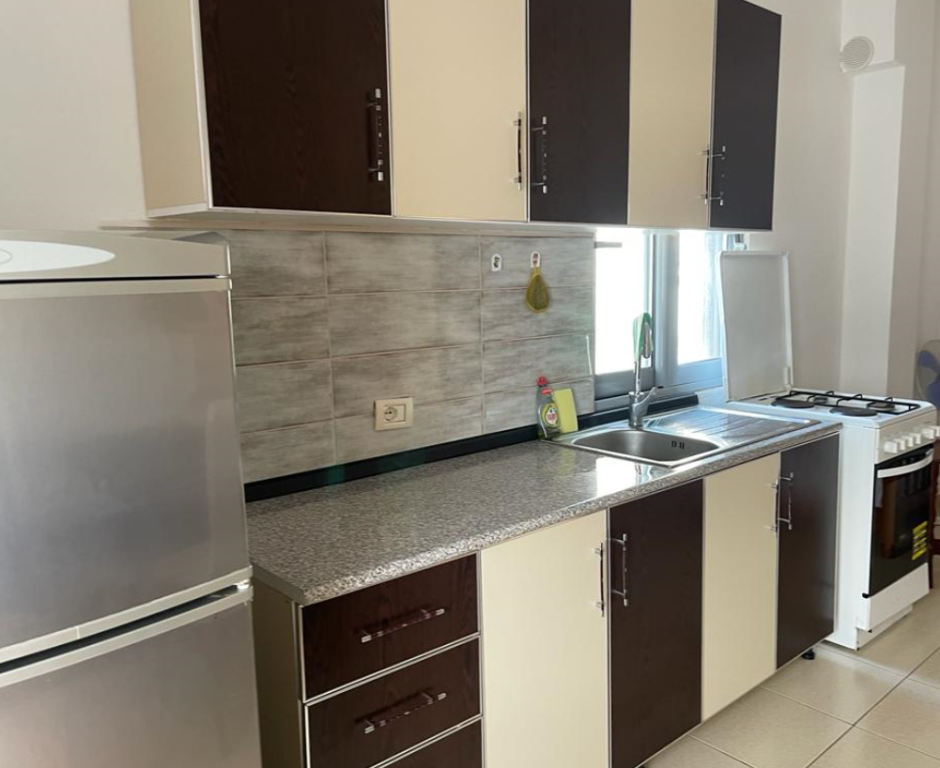 I rent a 1+1 apartment daily in Himare