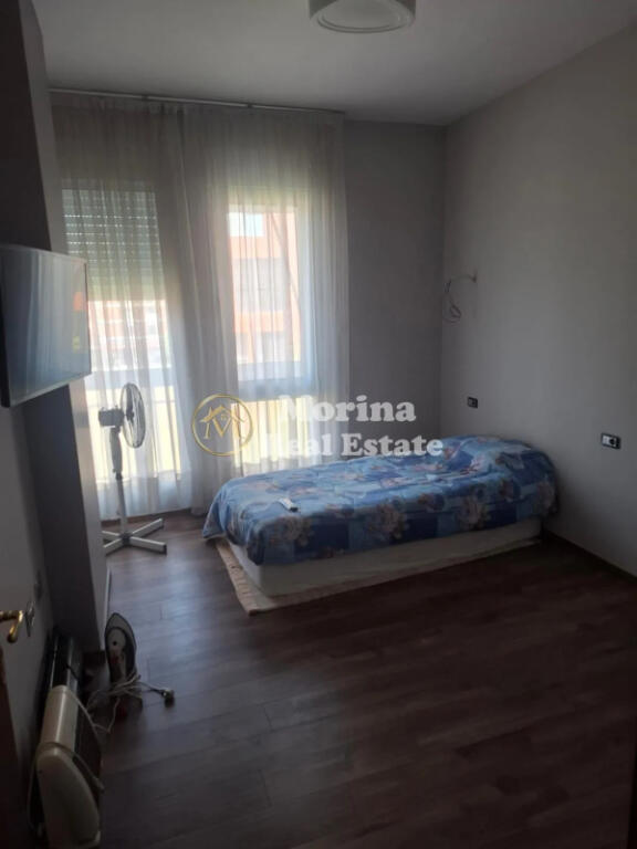 Qera Apartament 2+1, Astir