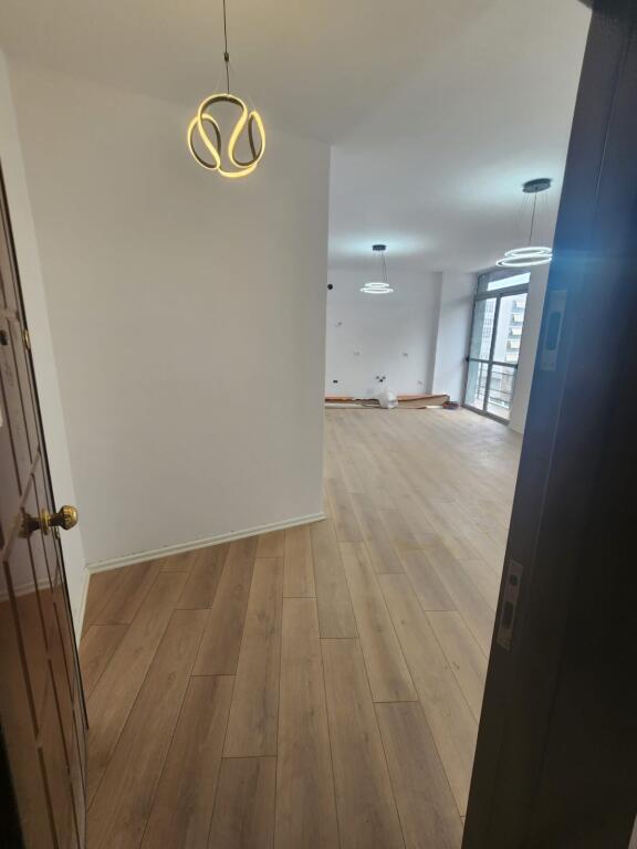 For sale Apartment 2+1+2 Balconies at Komuna e Parisit
