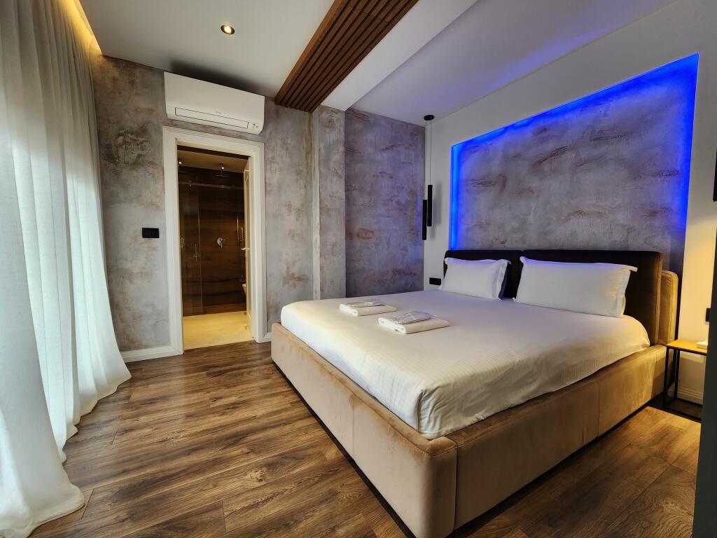 FOR SALE: ⚡️Luxury Apartment 2+1+2wc & Veranda + 1 Garage 📍( Center of Tirana 40 m from TOPTANI CENTER) ⚡️