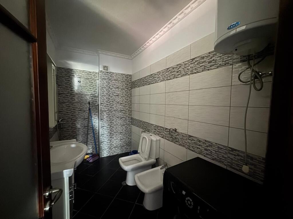 APARTAMENT 2+1 ME QERA STADIUMI DURRES