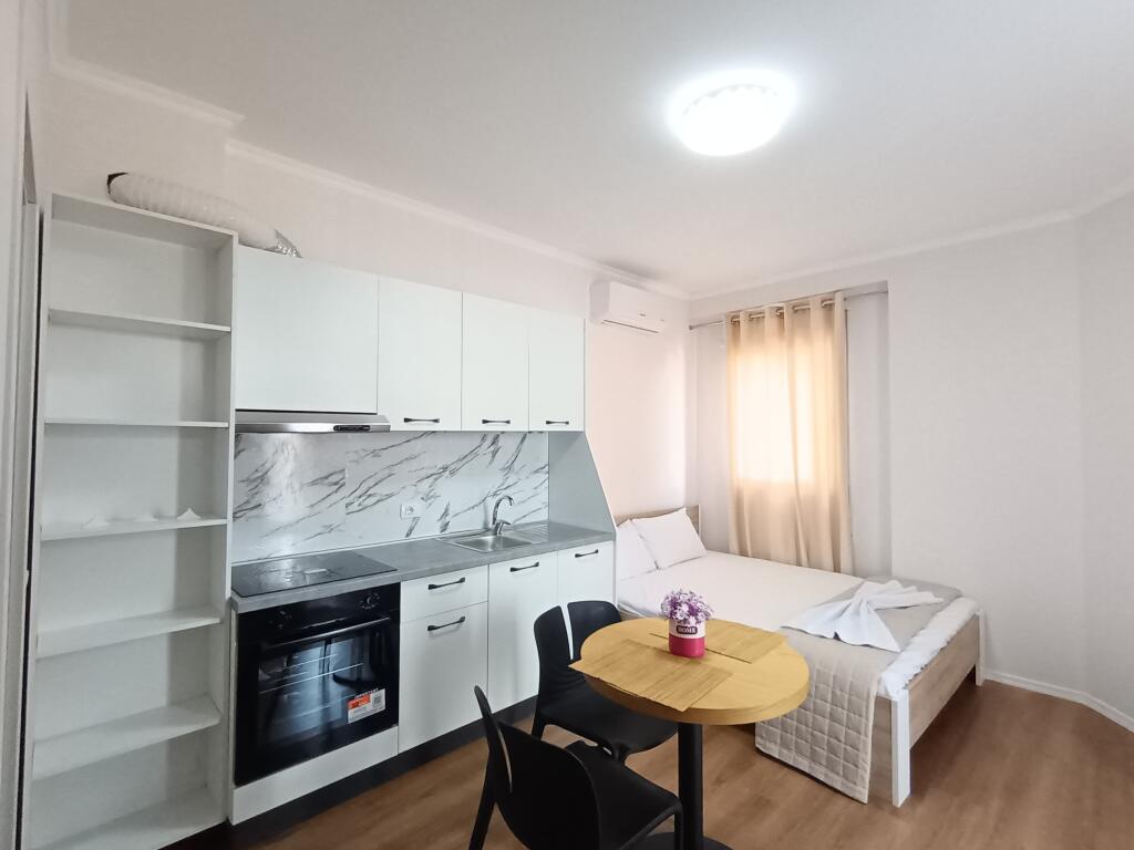 2 garages for rent on Durrës street