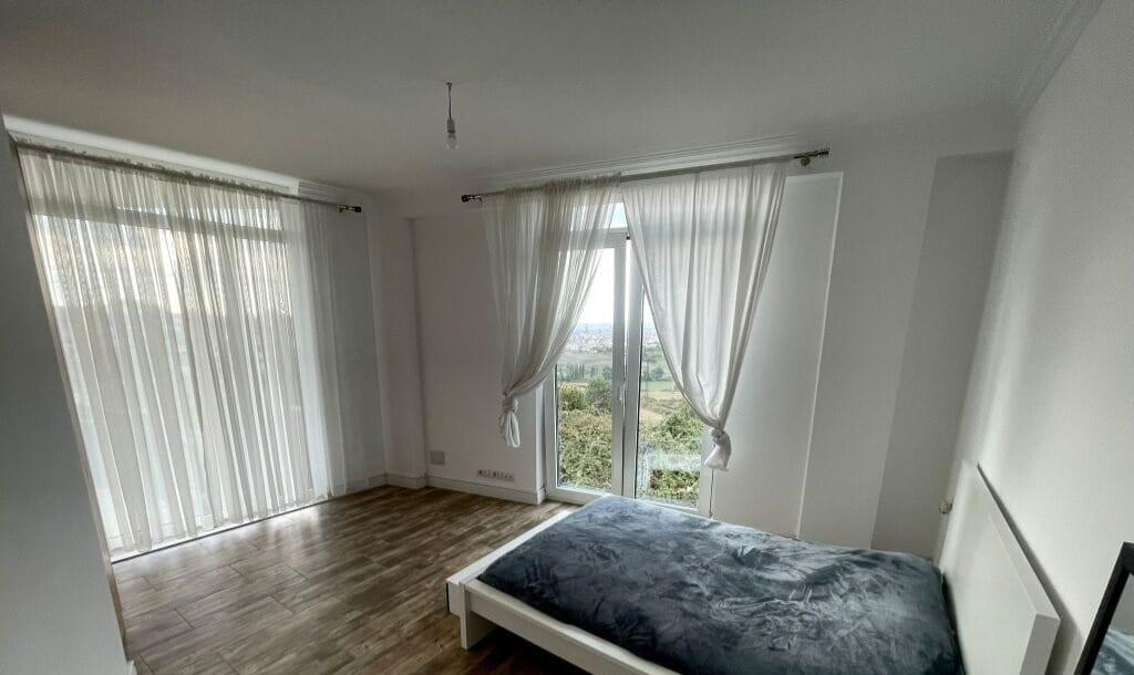 Shesim një vilë pranë Liqenit të Farkës!