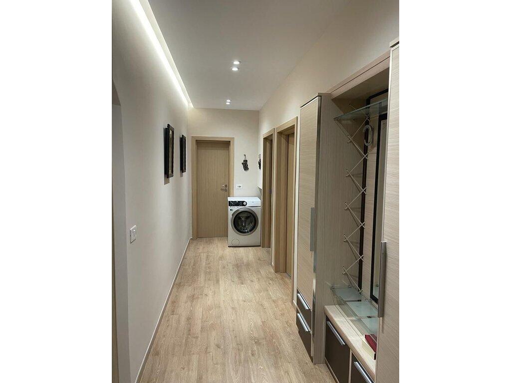 Apartament 2+1, Rruga Petronini Luarasi, Shkolla e Baletit