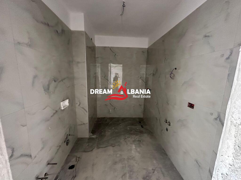 Shitet apartament 3+1+2+verande ne Rr.Qemal Stafa, prane Shkolles se Kuqe, Tirane (ID 4131427)