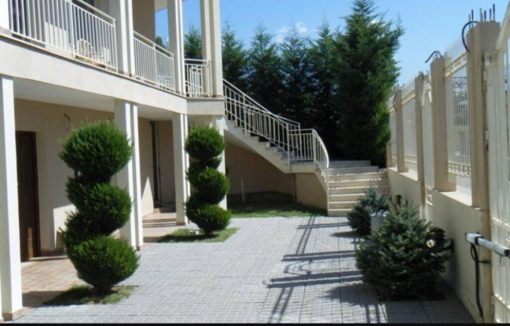 Shitet vile prane pallatit te Brigadave