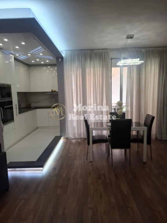 Qera Apartament 2+1, Astir