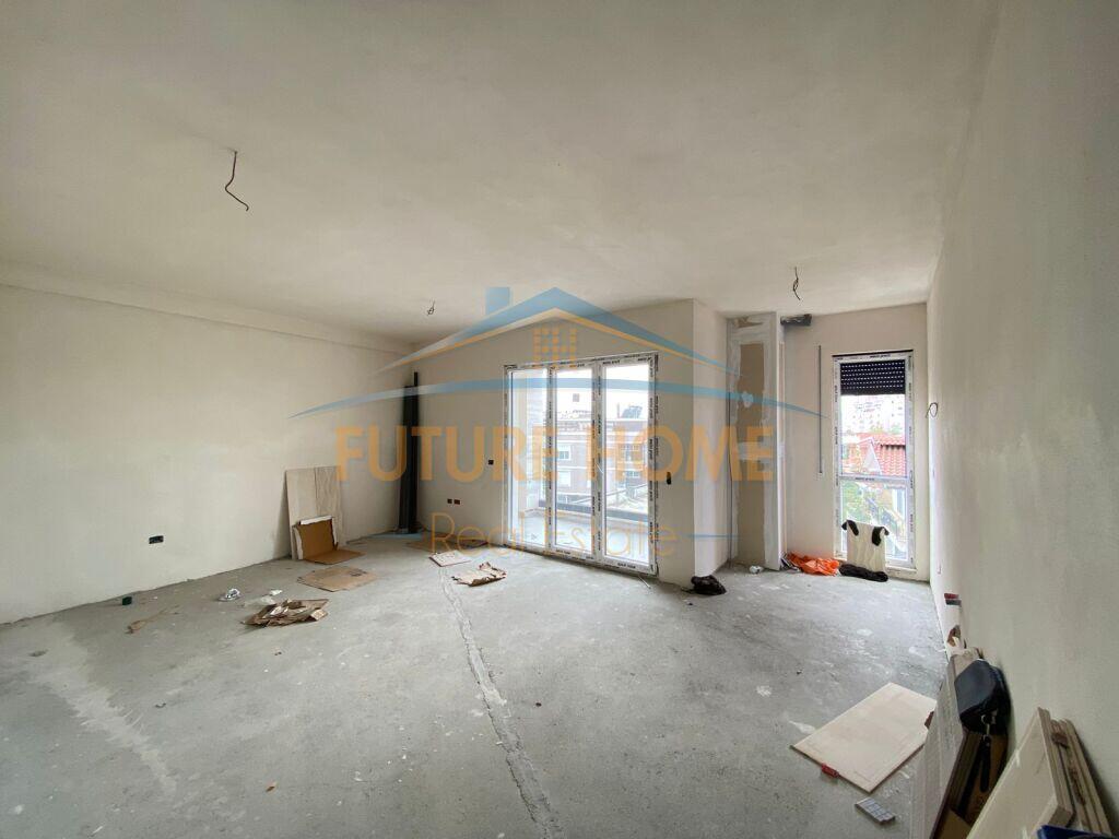 Shitet, Apartament 2+1+2, Rruga Jordan Misja, Tirane