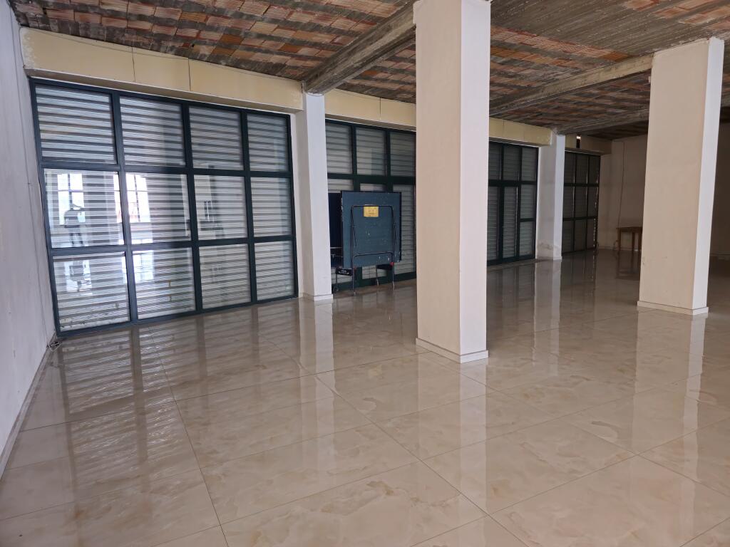 For rent Business Space - Bypass of the Municipality of Paris