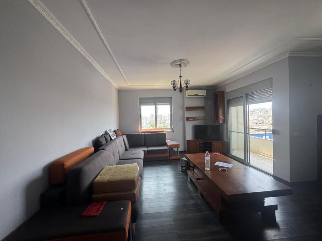 APARTAMENT 2+1 ME QERA STADIUMI DURRES