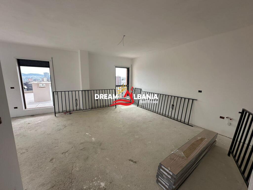Shitet apartament 3+1+2+verande ne Rr.Qemal Stafa, prane Shkolles se Kuqe, Tirane (ID 4131427)