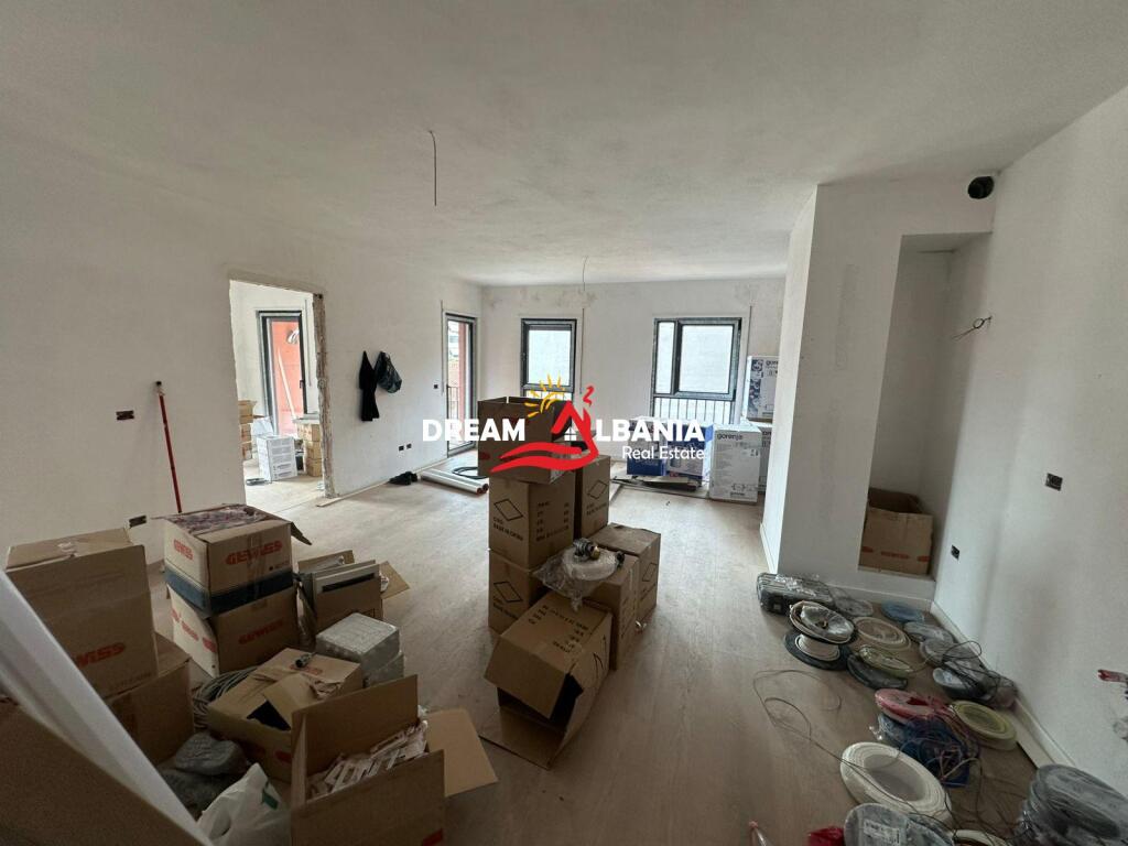Apartment 2+1+2 for sale on Qemal Stafa Street, near the Red School, Tirana (ID 41211833)