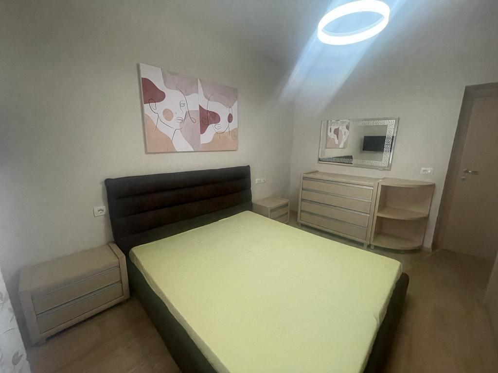 Apartament 2+1, Rruga Petronini Luarasi, Shkolla e Baletit