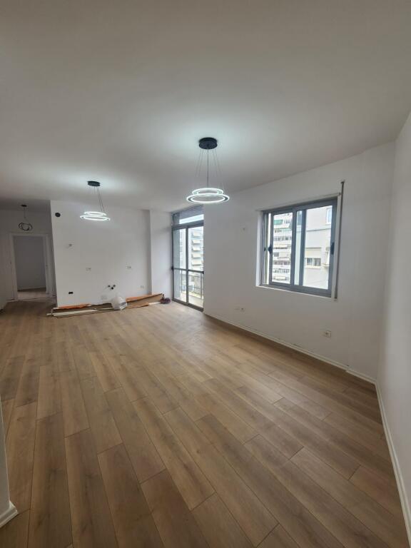For sale Apartment 2+1+2 Balconies at Komuna e Parisit