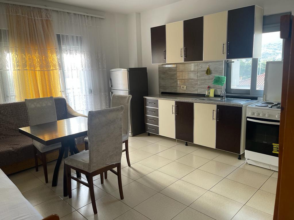 I rent a 1+1 apartment daily in Himare