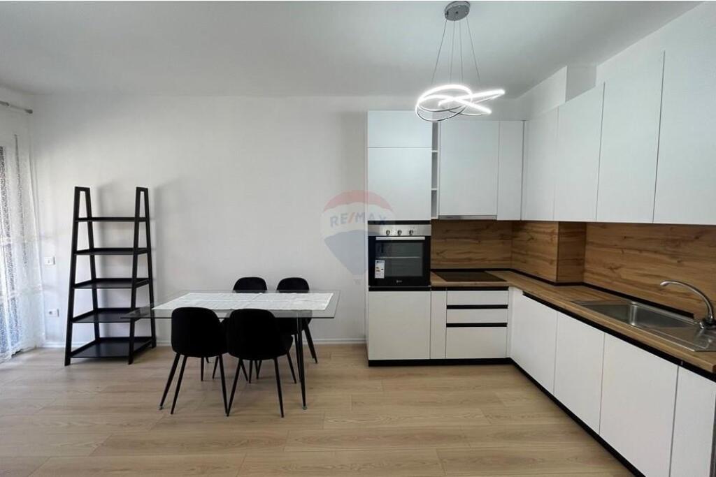 1+1 apartment for rent at Fusha e Aviacionit!