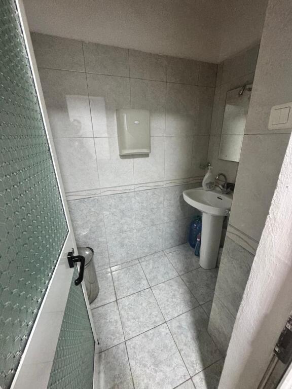 Office space of 100 m2 for rent at Ushtari I Panjohur.