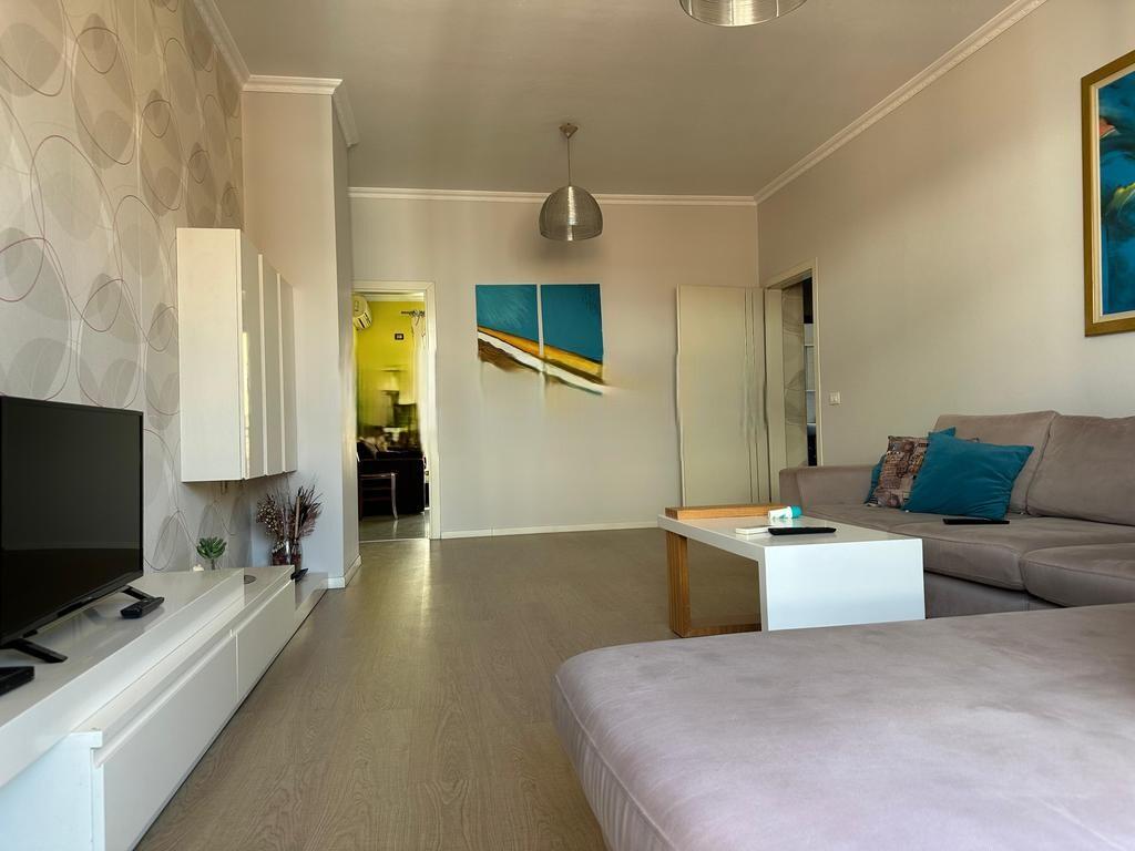 APARTAMENT 3+1+2+ POST PARKIMI PER QIRA NE ASTIR!