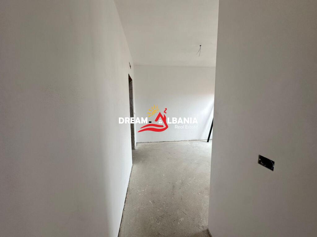 Shitet apartament 3+1+2+verande ne Rr.Qemal Stafa, prane Shkolles se Kuqe, Tirane (ID 4131427)