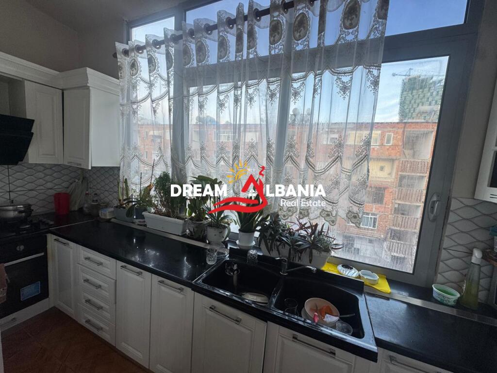 For sale 2+1 apartment on Myslym Shyri street and duplex shop near the former UET (ID 4129500)
