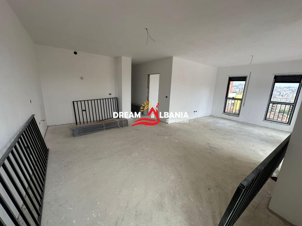 Shitet apartament 3+1+2+verande ne Rr.Qemal Stafa, prane Shkolles se Kuqe, Tirane (ID 4131427)
