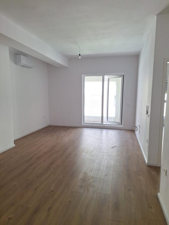 2+1 APARTMENT FOR RENT PARTIALLY FURNISHED (Kaimi Complex, Ali Demi, Tirana) NO COMMISSION