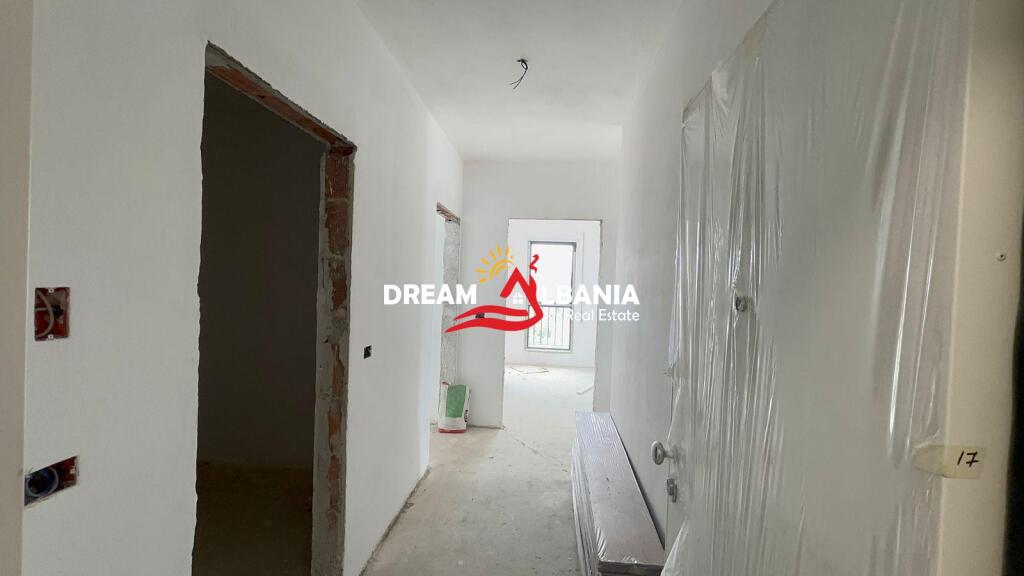 Shitet apartament 3+1+2+verande ne Rr.Qemal Stafa, prane Shkolles se Kuqe, Tirane (ID 4131427)