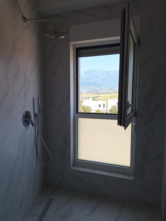 2+1 APARTMENT FOR RENT PARTIALLY FURNISHED (Kaimi Complex, Ali Demi, Tirana) NO COMMISSION