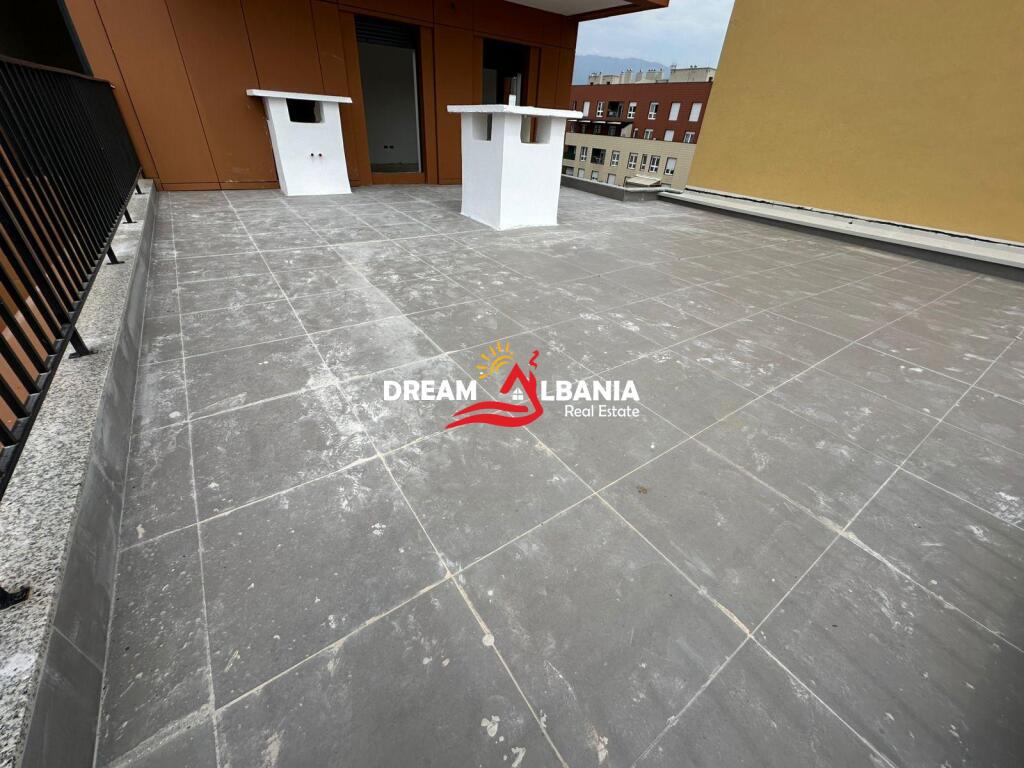 Shitet apartament 3+1+2+verande ne Rr.Qemal Stafa, prane Shkolles se Kuqe, Tirane (ID 4131427)