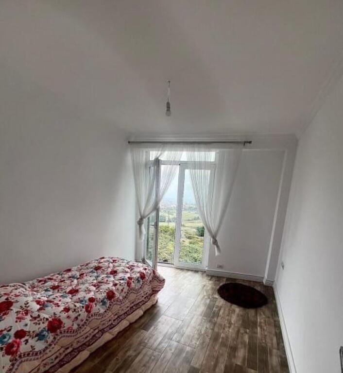 Shesim një vilë pranë Liqenit të Farkës!