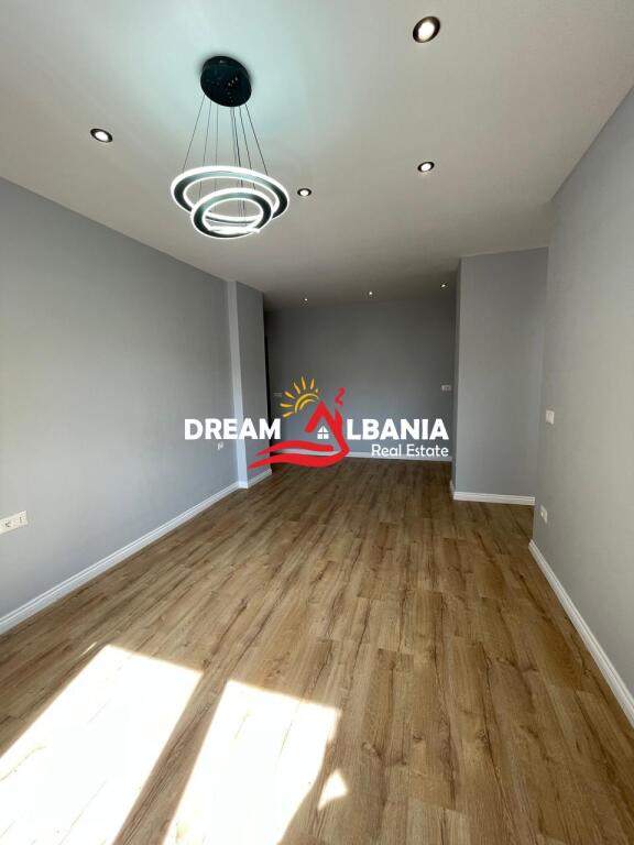Appartamento 1+1 in vendita a 5 Maji vicino alla scuola "Tirana Jone" a Tirana (ID 41111085)