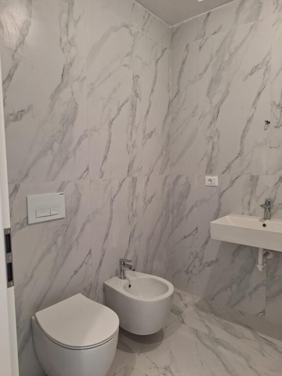 2+1 APARTMENT FOR RENT PARTIALLY FURNISHED (Kaimi Complex, Ali Demi, Tirana) NO COMMISSION