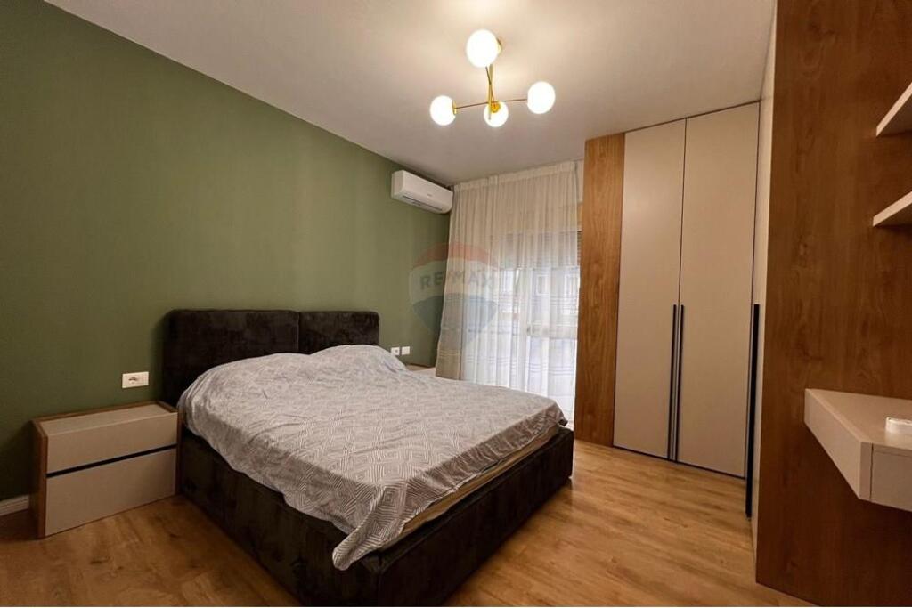 Apartament me qira 1+1+post parkimi te 21 Dhjetori, Rruga Frosina Plaku!