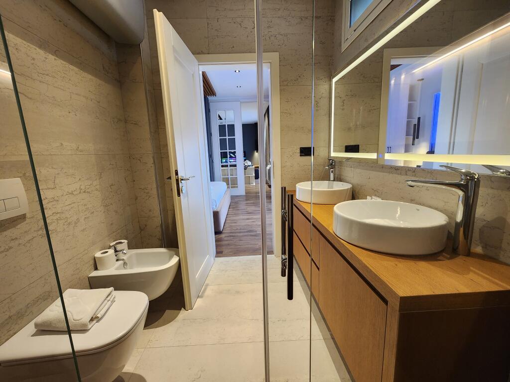 FOR SALE: ⚡️Luxury Apartment 2+1+2wc & Veranda + 1 Garage 📍( Center of Tirana 40 m from TOPTANI CENTER) ⚡️