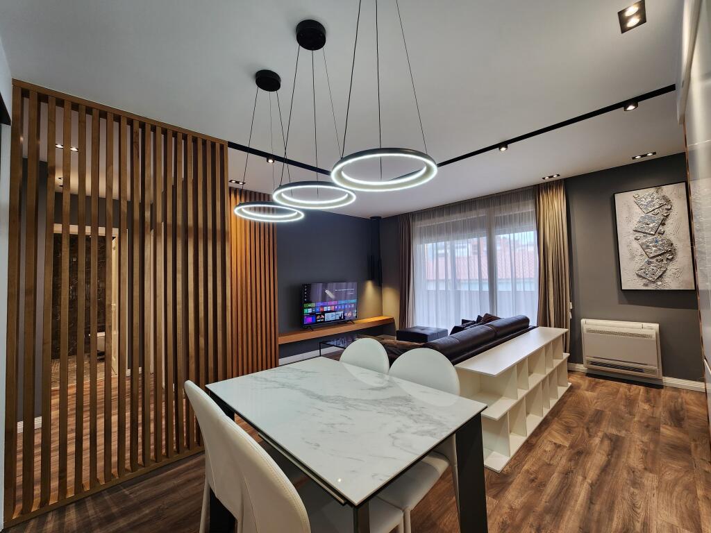 FOR SALE: ⚡️Luxury Apartment 2+1+2wc & Veranda + 1 Garage 📍( Center of Tirana 40 m from TOPTANI CENTER) ⚡️